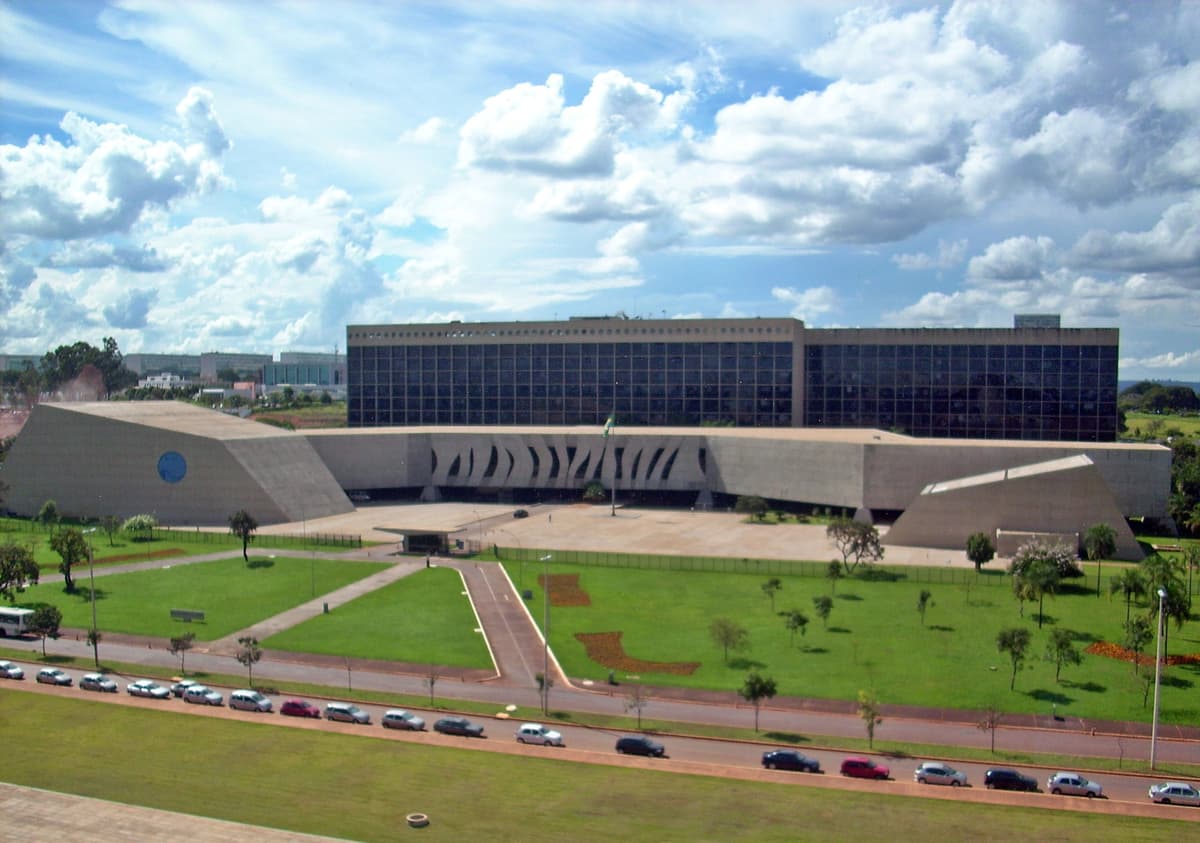 STJ ajusta tese do Tema 1.030 sobre renúncia de valores para demandar em JEF