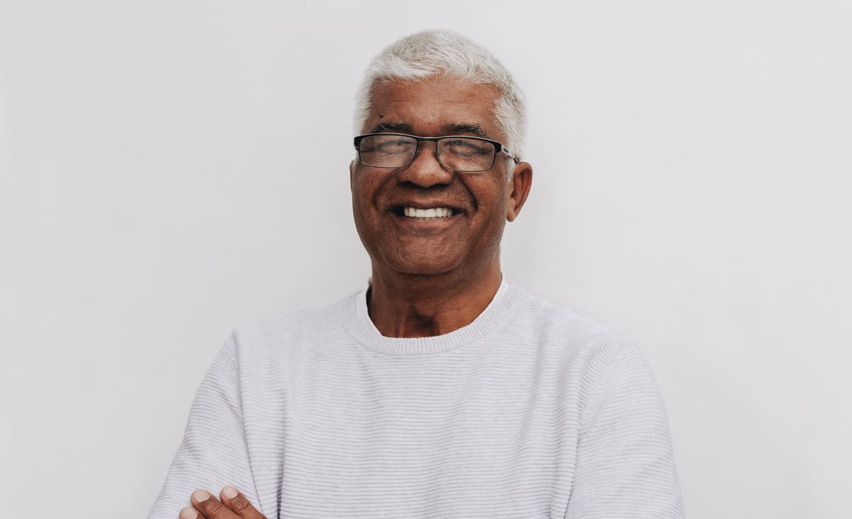 Quem tem 55 anos e 15 anos de contribuição pode se aposentar?