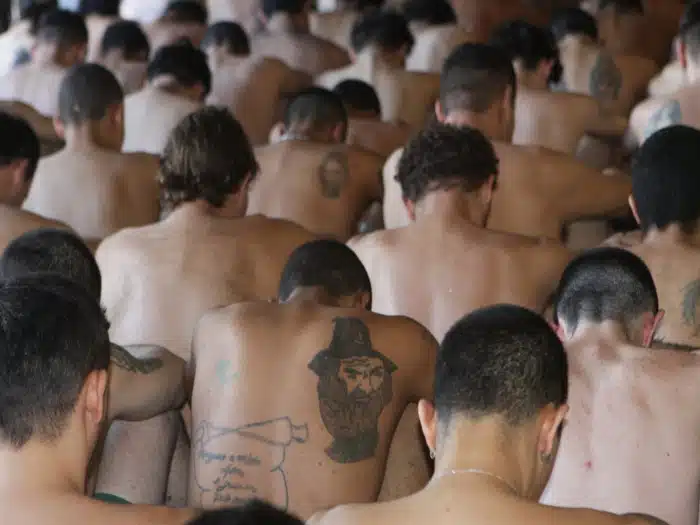 Saiba quanto o INSS vai pagar para famílias de presos em 2013