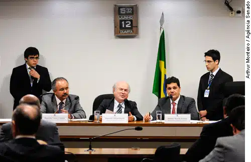 MP 612/2013 desonera folha de pagamentos de 14 setores e permite alteração na contribuição patronal do INSS