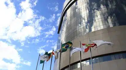 TRF4: Portador de nanismo recebe benefício assistencial