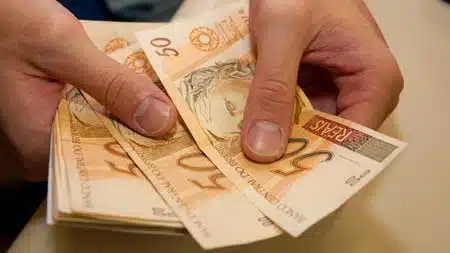 Em 2015 salário mínimo poderá ser de R$779,79