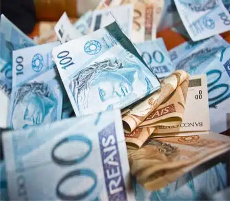 Aposentadorias e salário mínimo podem passar a R$780 em 2015