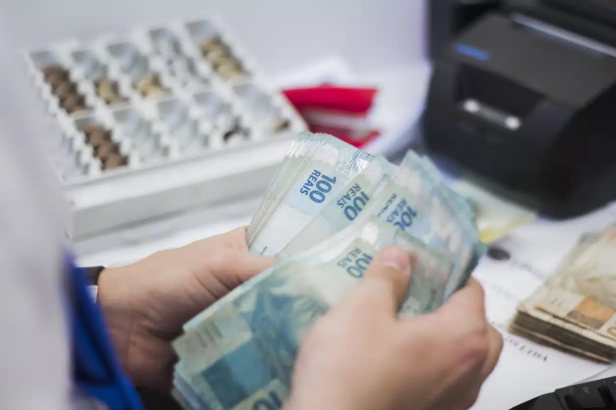 INSS devolve R$ 7 milhões a aposentados: veja quem tem direito