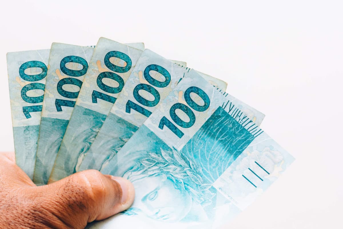 Projeto prevê o recebimento do 14.º salário em 2021