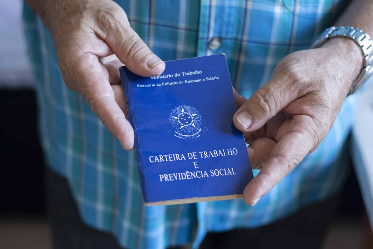 Tema 240 da TNU: a anotação extemporânea na carteira de trabalho é válida?