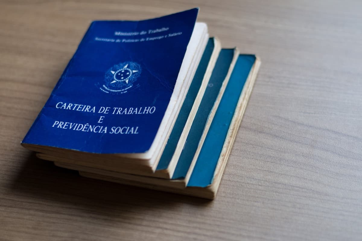 Carteira de trabalho é suficiente para o enquadramento por categoria profissional de atividade especial?