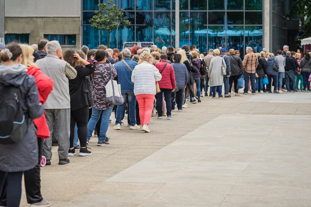 Fila do INSS sobe e chega a quase 1,8 milhão: aumento é de 33%