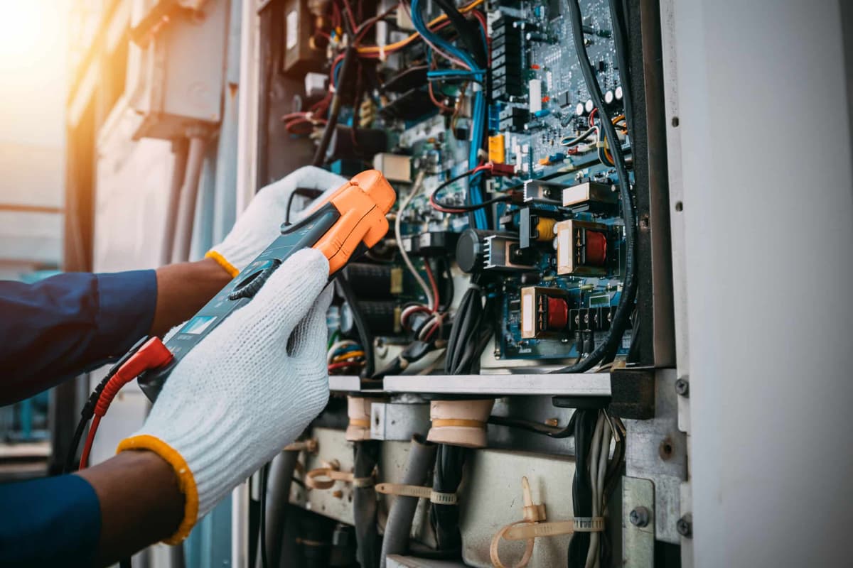Trabalhador exposto à tensão elétrica superior a 250V conquista aposentadoria especial